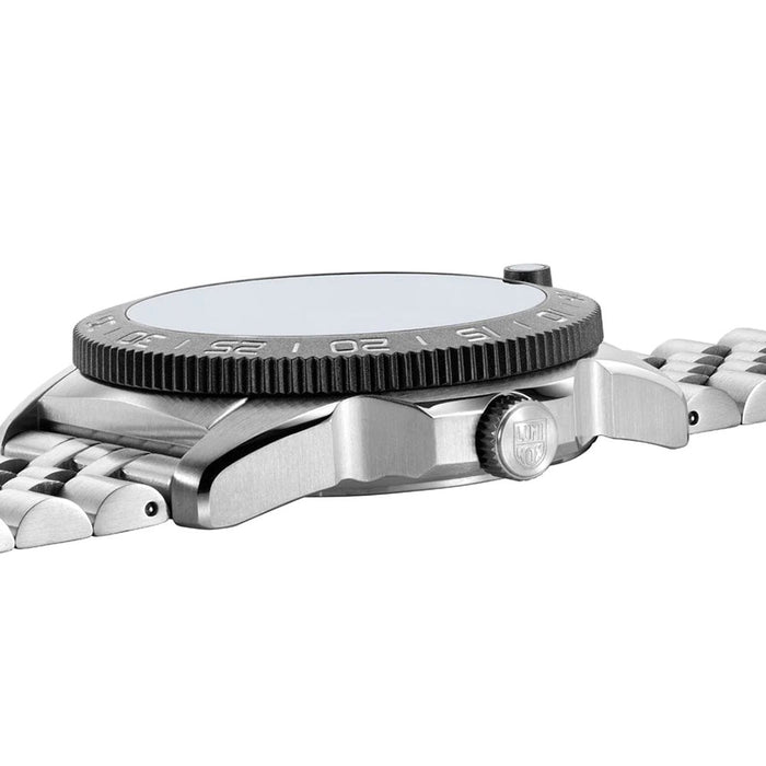 Luminox Men's Black And White Dial Silver Stainless Steel Band Sea Pacific Diver Ripple Dive Swiss Quartz Watch - XS.3122M